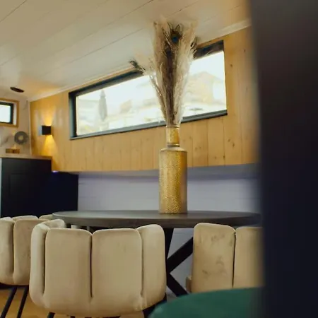 Botel Unieke Beleving Op Het Water, De Prinsenboot. Spaarndam